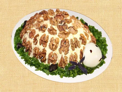 Салат Черепаха с курицей грецкими орехами и яблоками рецепт с фото пошагово  - 1000.menu