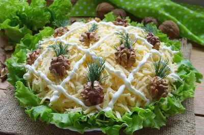 Слоеный салат с курицей, грибами и ананасами в виде торта - пошаговый  рецепт с фото на Готовим дома