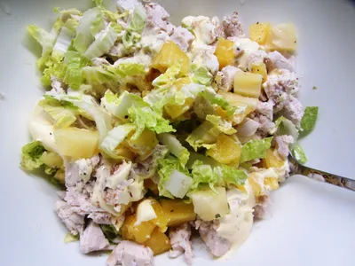 Салат с ананасами и курицей – рецепт, ингредиенты – видео