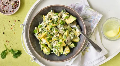 Салат с курицей и сельдереем — пошаговый рецепт с фото и описанием процесса  приготовления блюда от Петелинки.