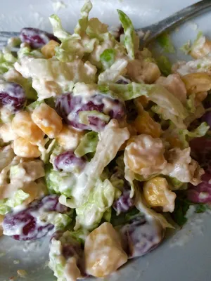 Салат с красной фасолью, курицей и сухариками рецепт – Европейская кухня:  Салаты. «Еда»