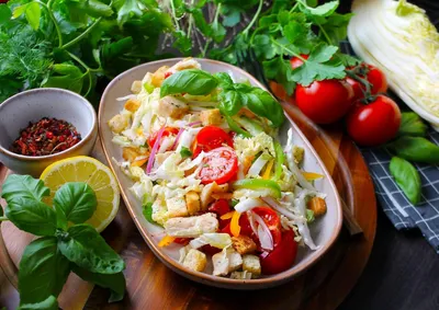 Салат из пекинской капусты с курицей сухариками и помидорами рецепт фото  пошагово и видео - 1000.menu