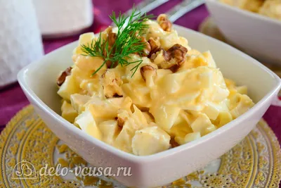 Салат с курицей, ананасами, яйцами и сыром: рецепт - Лайфхакер