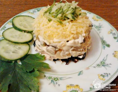 Слоеный салат с курицей, грибами и ананасами в виде торта - пошаговый  рецепт с фото на Готовим дома