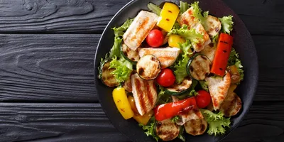 Салат с курицей и овощами фото
