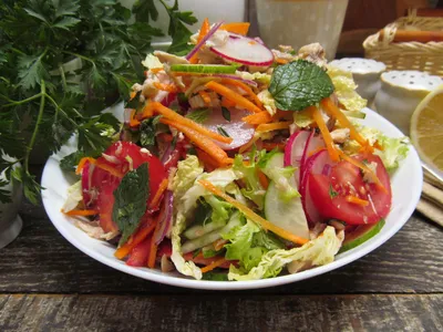 Салат с курицей, овощами и сыром - пошаговый рецепт с фото на Повар.ру