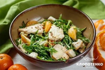 Салат с курицей, белокочанной капустой и сухариками — рецепт с фото пошагово