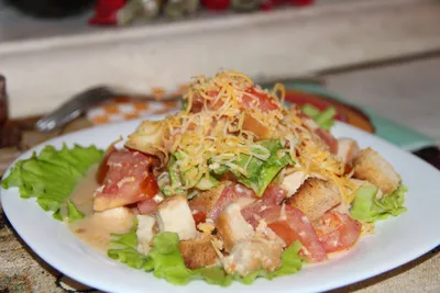 Салат с курицей и сухариками ⋆ Готовим вкусно, красиво и по-домашнему!