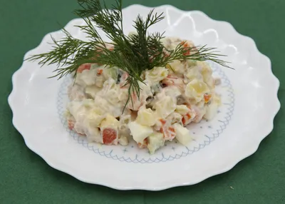 Салат \"Столичный\" с яблоком - пошаговый рецепт с фото на Повар.ру