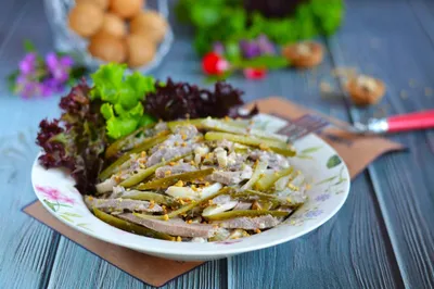 Салат с языком и грибами шампиньонами рецепт фото пошагово и видео -  1000.menu