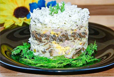 Салат пикантный с курицей и грибами - рецепт с фото на Повар.ру