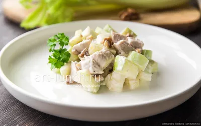 Салат с курицей, сельдереем и яблоком пошаговый рецепт с фото