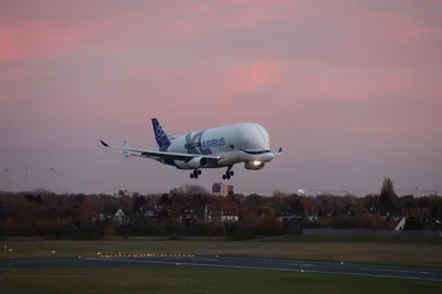 Новый тяжелый транспортный самолет A330-743L Beluga XL совершил первый  испытательный полет