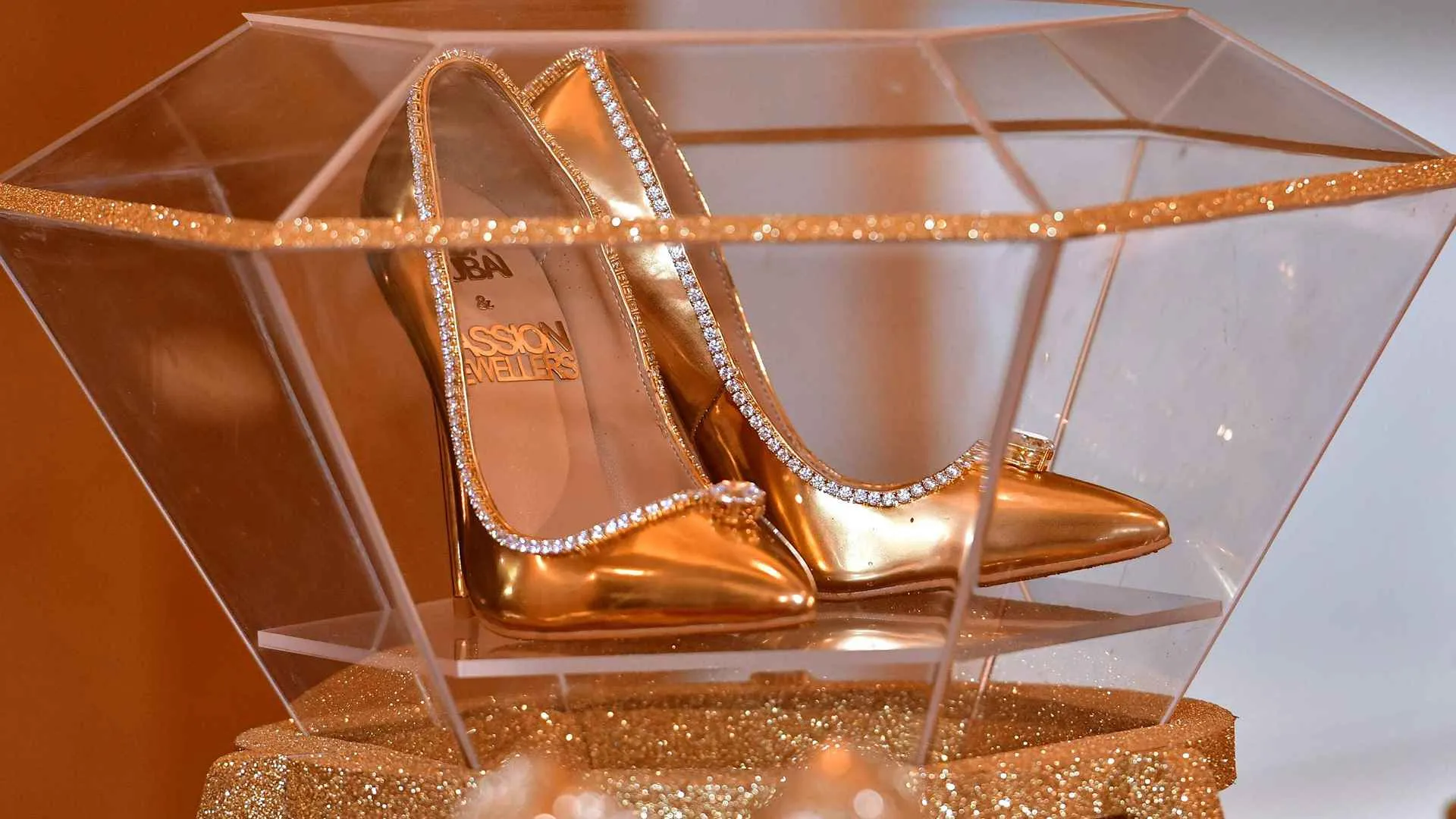 Extremely expensive. Туфли Debbie Wingham High Heels. Jada Dubai passion Diamond Shoes. Туфли Пэшион Даймонд. Дорогие женские туфли.