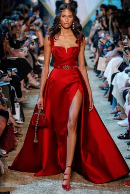 Модные тенденции платьев 2018-2019 года: красивые платья новинки, фото,  лучшие образы | GlamAdvice | Vestidos alta costura, Vestidos de glamour,  Desfile de moda