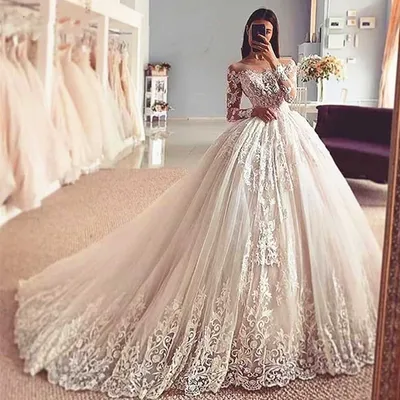 Все самые красивые свадебные платья и модные тенденции свадебной моды 2022  | Corset top wedding dress, Wedding dresses whimsical, Wedding dress trends