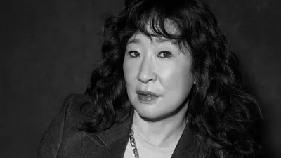 Мама Сандры О надела традиционный корейский ханбок на красную дорожку премии «Эмми» | Подростковая мода
