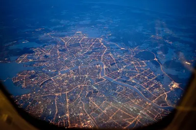 Санкт-Петербург - северная столица России!: Вид ночного Санкт-Петербурга из  иллюминатора самолета (фото)