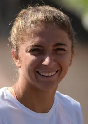 Файл:Sara Errani, 2015 (cropped).jpg — Википедия