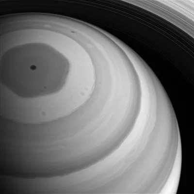Покоряя космос: 10 лучших фото Сатурна и его спутников за 2016 год