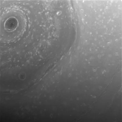 NASA получило снимки Сатурна с новой орбиты (ФОТО)