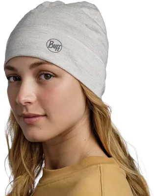 Тонкая шерстяная шапка Buff Merino Lightweight Hat Solid Cloud - купить по  выгодной цене | Банданы, шарфы и повязки Buff из Испании