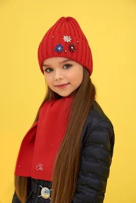 Красная шапка-шлем с белыми полосами Chobi детская купить за 4999 руб в  Старом Осколе и характеристики - SKU11572009