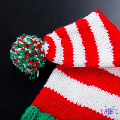 Рождественская вязаная шапка гномика с помпоном ^_^ PLAUKNITS