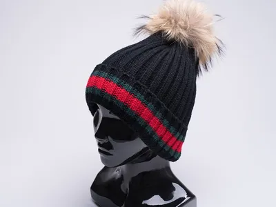 Купить вязаная шапка \"gucci квадрат\" однотонная с помпоном 2-х цветный  отворот оптом в Украине. Интернет-магазин ШапкиОпт