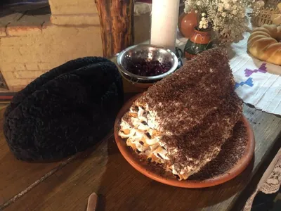Oxana on Instagram: “Молдавский десерт советского периода «Шапка Гугуцэ»  Часть 3 🙈😅 1 и 2 (см. предыдущие ⬇️⬇️ две публикации) - подро… | Десерты,  Шапка, Блинчики