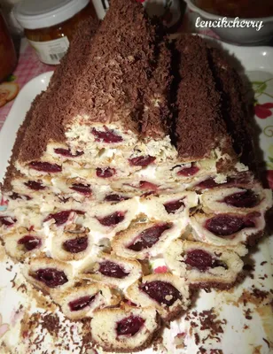 Молдавский десерт \"Шапка Гугуцэ\" испекли в Италии в онлайн-режиме