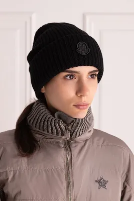 Шапка Moncler Pull On Knitted, черный – заказать с доставкой из-за рубежа  через онлайн-сервис «CDEK.Shopping»