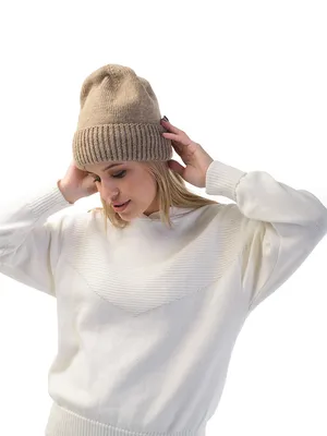 Женская вязаная шапка с отворотом | Аксессуары | SVTR