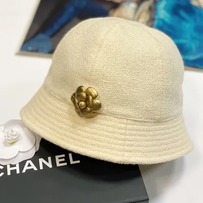 Шапки CHANEL PRE-OWNED для женщин купить за 105000 руб, арт. 1536853 –  Интернет-магазин Oskelly