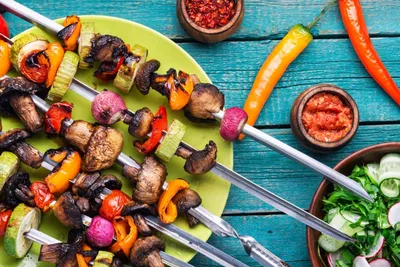 https://ru.pngtree.com/freebackground/skewers-of-grilled-vegetablesvegetable-kebabs-with-peppers-photo_2317309.html