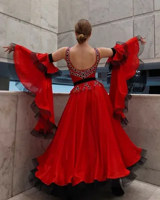 Необычайно красивое красное платье с…» — создано в Шедевруме
