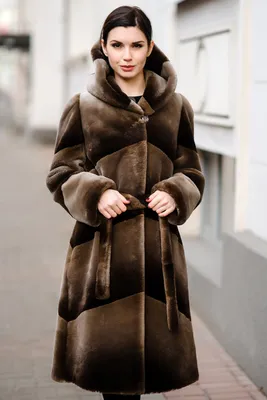 Пальто с капюшоном из меха бобра | Меха Петербурга