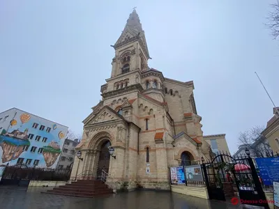 В Париже закрыли площадь перед Нотр-Дамом из-за превышения уровня свинца в  воздухе