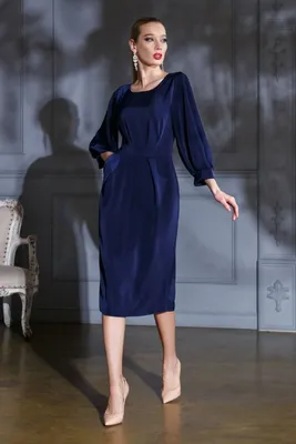 Синее платье миди с глубоким V-образным вырезом и пайетками с разрезом на  юбке арт. 182399 | интернет-магазин VitoRicci