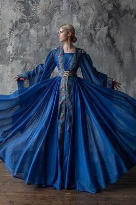 платье из ярко-синего атласа Farfalle 1876 васильковый — купить в Москве -  Свадебный ТЦ Вега