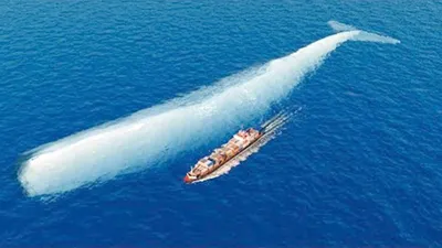 Большой синий кит под водой а над…» — создано в Шедевруме
