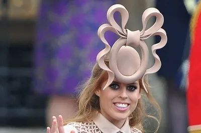 Почему на королевских свадьбах носят такие смешные шляпы?