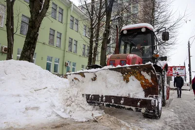 Коммунальщики Минска увеличили количество техники для уборки снега во  дворах и возле жилых домов