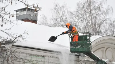 Самые популярные вопросы горожан про уборку снега с крыш - Недвижимость РИА  Новости, 14.01.2021