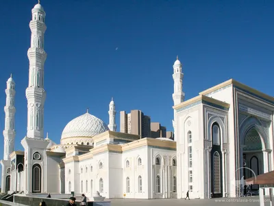 Крупнейшая в Центральной Азии мечеть на 30 тысяч молящихся торжественно  открыта в Нур-Султане