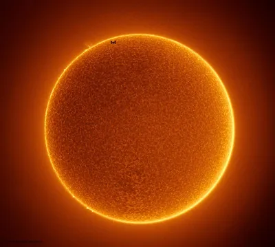 МКС на фоне Солнца | Пикабу