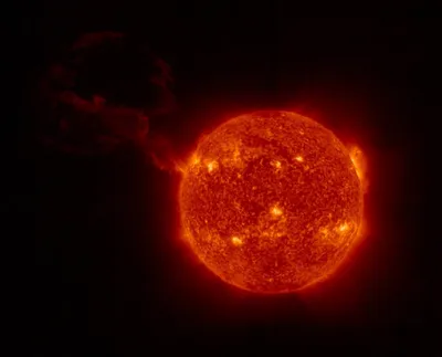 Исторический взрыв на Солнце. Аппарат Solar Orbiter снял гигантский  солнечный протуберанец
