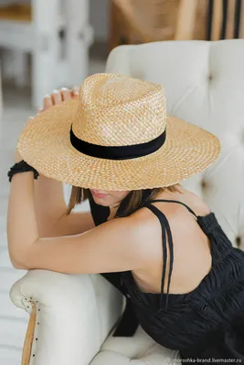 Соломенная шляпа канотье в магазине «solomahat» на Ламбада-маркете