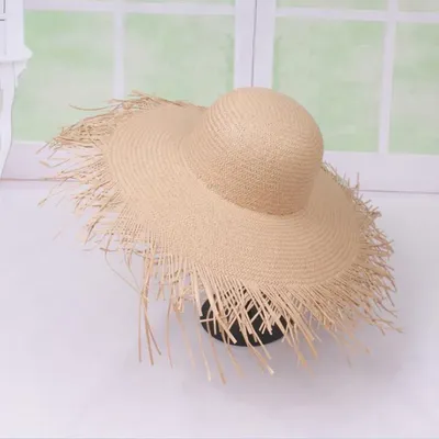 Большая соломенная шляпа в аренду в салоне BeQueen