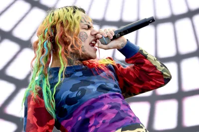 Tekashi69 ухаживал за бандитской жизнью. Тогда реальность стала слишком реальной. - Нью-Йорк Таймс